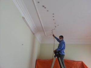 Cách xử lý vết nứt trần nhà